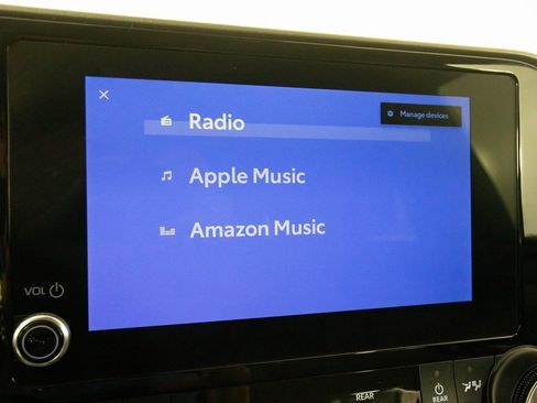 Used 2023 Toyota Highlander LE image 24