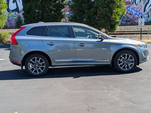 Used 2017 Volvo XC60 T6 Dynamic w/ Preferred Option Package AWD/4WD image 8