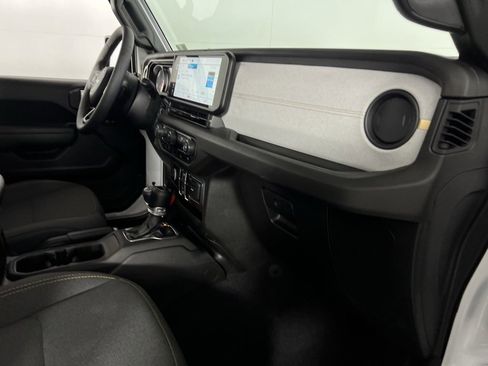 Certified 2024 Jeep Gladiator Sport image 28