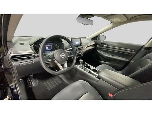 Used 2024 Nissan Altima 2.5 SV FWD image 19