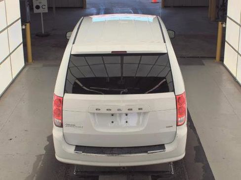 Used 2017 Dodge Grand Caravan SE image 4