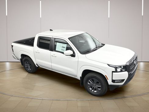 Certified 2025 Nissan Frontier SV w/ SV Convenience Package RWD image 31