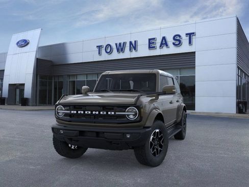 New 2025 Ford Bronco Outer Banks image 2