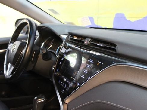 Used 2018 Toyota Camry SE FWD image 10