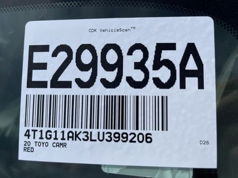 Used 2020 Toyota Camry SE image 3