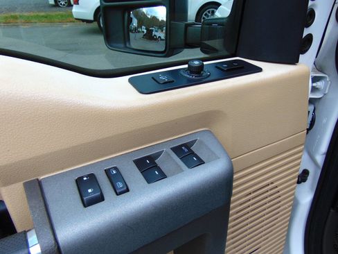 Used 2011 Ford F250 Lariat w/ Lariat Ultimate Pkg image 8