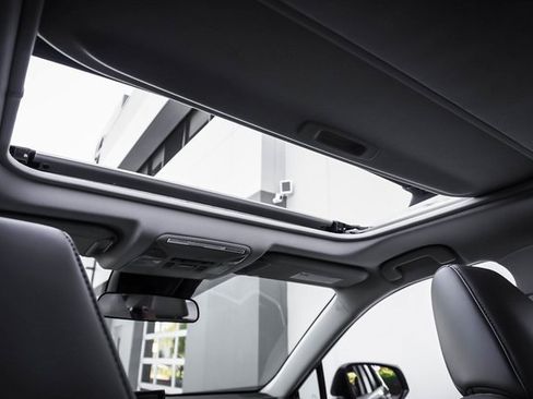 Used 2021 Toyota RAV4 XLE Premium image 21