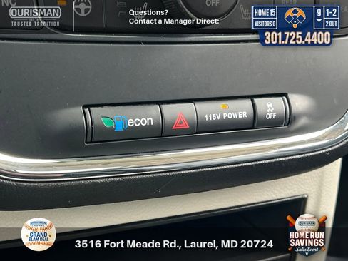 Used 2016 Chrysler Town & Country Touring-L FWD image 26