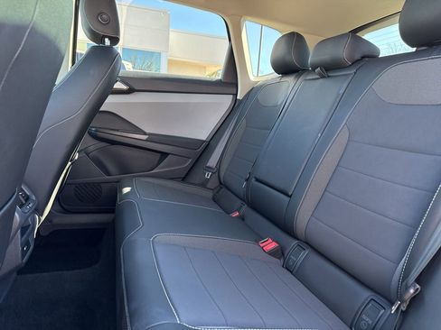 Certified 2022 Volkswagen Taos SE image 25