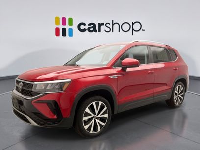 Used 2023 Volkswagen Taos SE w/ Panoramic Sunroof Package