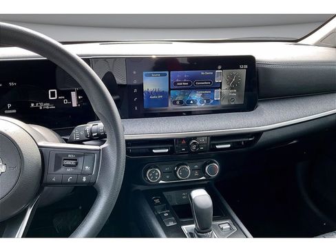 Used 2025 Nissan Kicks SV image 6