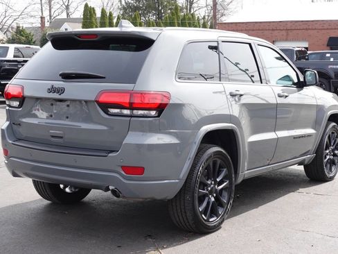 Used 2021 Jeep Grand Cherokee Laredo X image 3