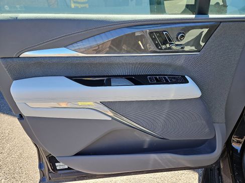 New 2025 Cadillac Escalade IQ Luxury 1 w/ Smart Trailering package image 16