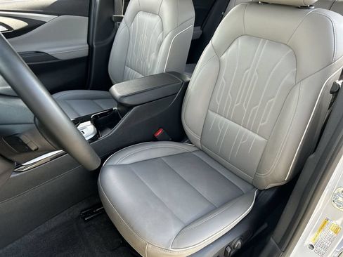 Used 2025 Buick Envista Avenir FWD image 19