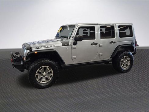 Used 2015 Jeep Wrangler Unlimited Rubicon w/ Connectivity Group AWD/4WD image 2