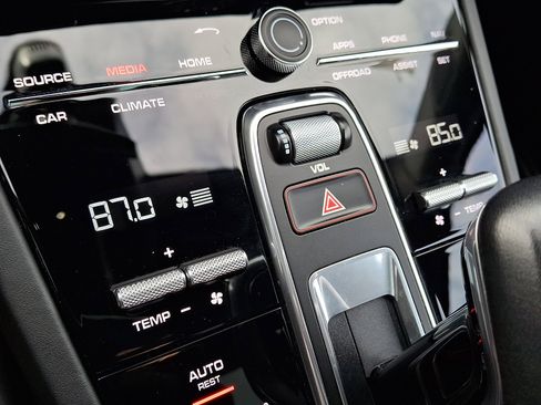 Used 2021 Porsche Cayenne S image 18