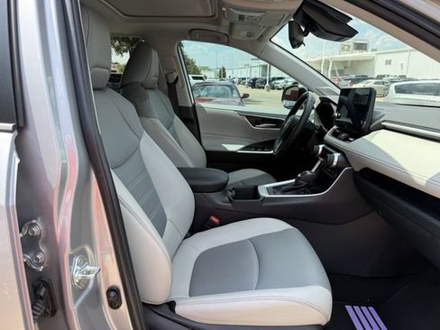 Used 2023 Toyota RAV4 XLE Premium FWD image 31