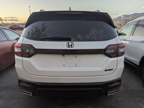 Used 2025 Honda Pilot Sport image 5