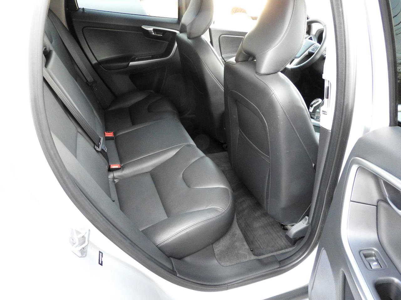 Used 2016 Volvo XC60 T5 Platinum w/ Climate Package AWD/4WD image 9