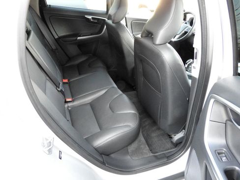 Used 2016 Volvo XC60 T5 Platinum w/ Climate Package AWD/4WD image 9