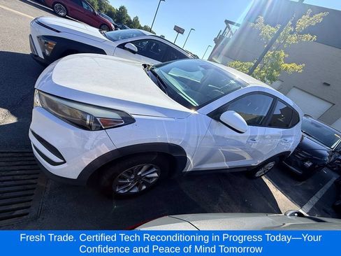 Used 2018 Hyundai Tucson SE FWD image 2