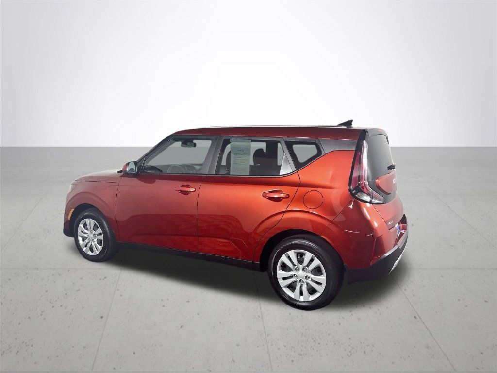 Used 2025 Kia Soul LX FWD image 8