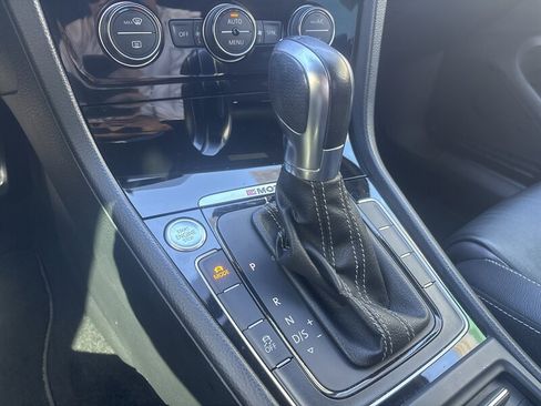 Used 2016 Volkswagen Golf 4-Door image 28