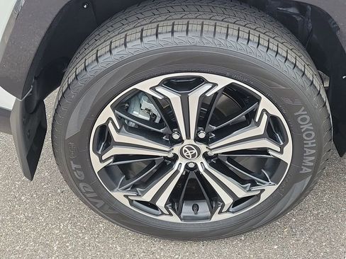 Used 2025 Toyota RAV4 XSE w/ Premium Package image 7