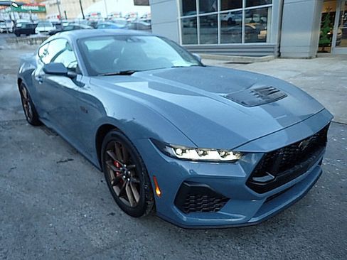 Used 2025 Ford Mustang GT Premium image 9