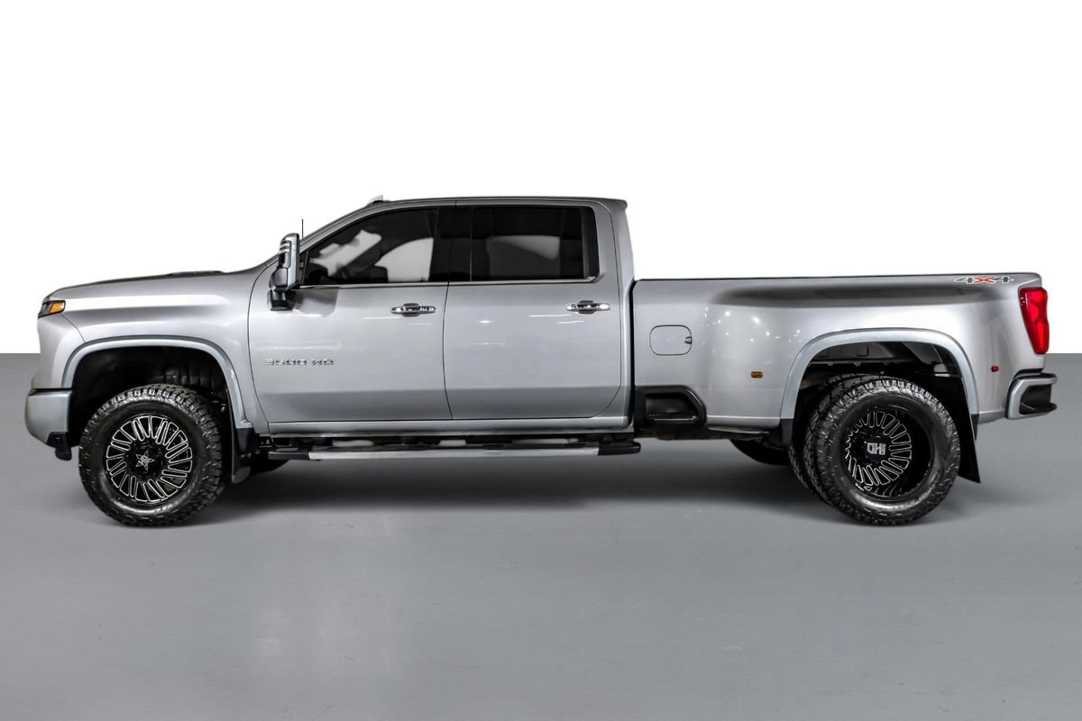Used 2025 Chevrolet Silverado 3500 LTZ w/ LTZ Convenience Package AWD/4WD image 12