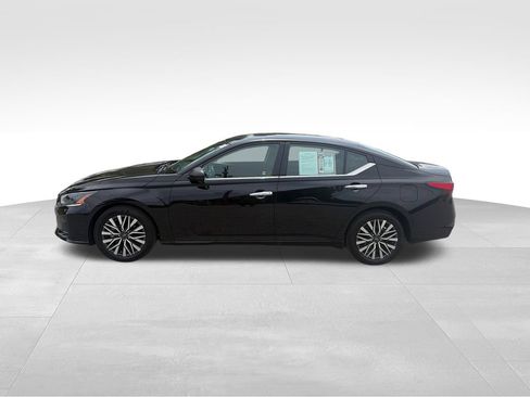 Used 2025 Nissan Altima 2.5 SV FWD image 3