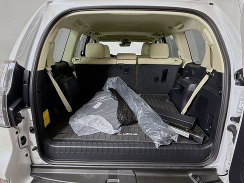 Used 2023 Lexus GX 460 Premium w/ Premium Package image 27