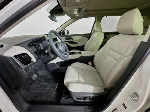 Used 2023 Nissan Rogue SL w/ SL Premium Package image 13