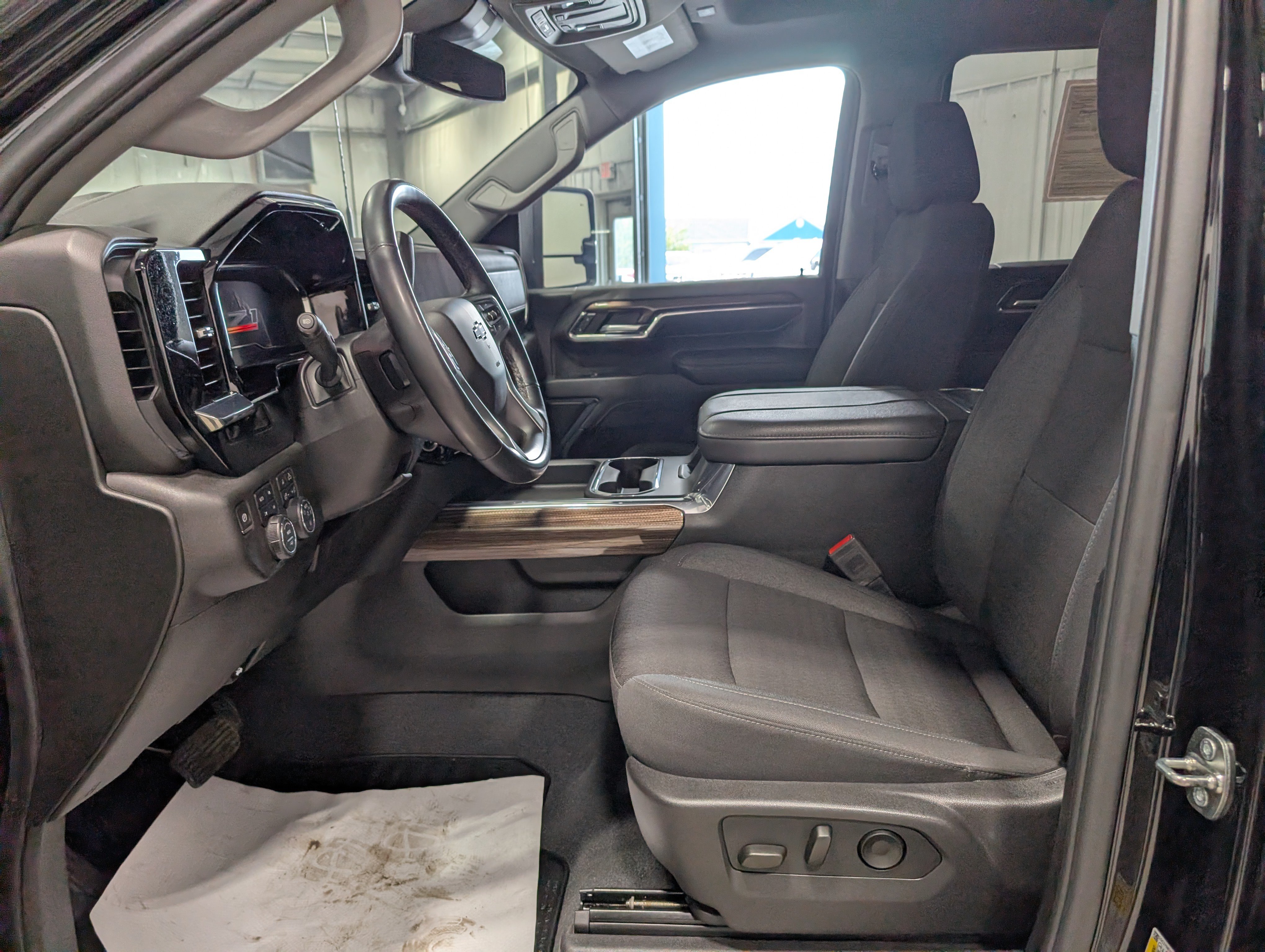 Used 2024 Chevrolet Silverado 2500 LT w/ Midnight Edition AWD/4WD image 17