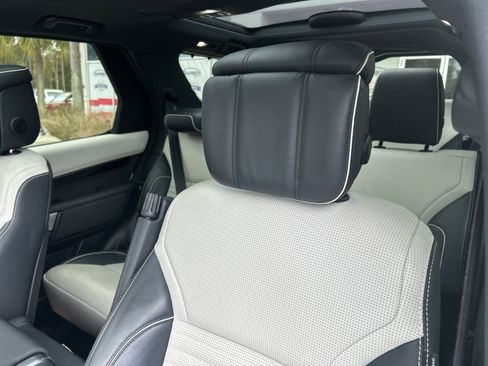 Used 2022 Land Rover Discovery S R-Dynamic image 13