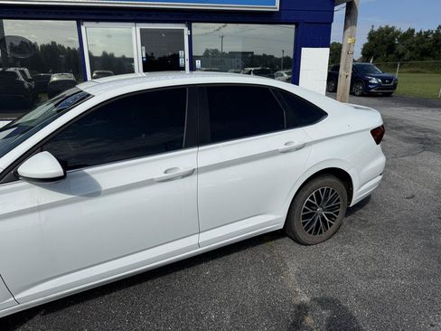 Used 2021 Volkswagen Jetta R-Line FWD image 2