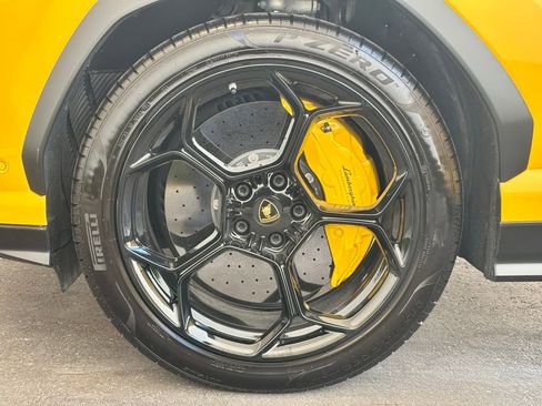 Used 2022 Lamborghini Urus image 15