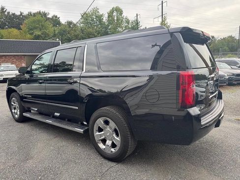 Used 2018 Chevrolet Suburban LT w/ LT Signature Package image 6