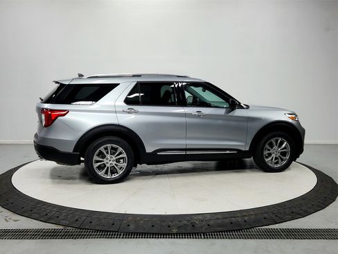 Used 2023 Ford Explorer Limited image 8