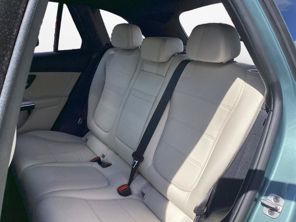 Used 2025 Mercedes-Benz GLC 300 4MATIC image 15