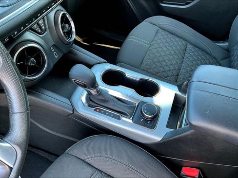 Used 2022 Chevrolet Blazer LT FWD image 18