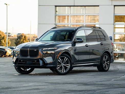 Used 2025 BMW X7 M60i image 1