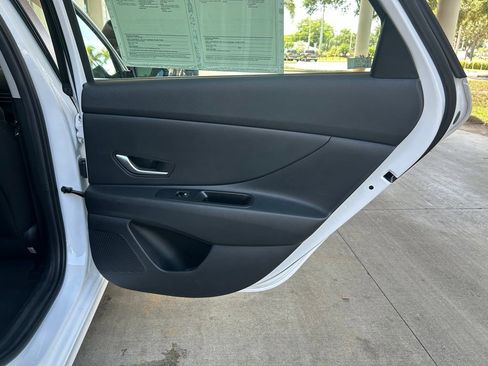 Used 2025 Hyundai Elantra SE FWD image 25