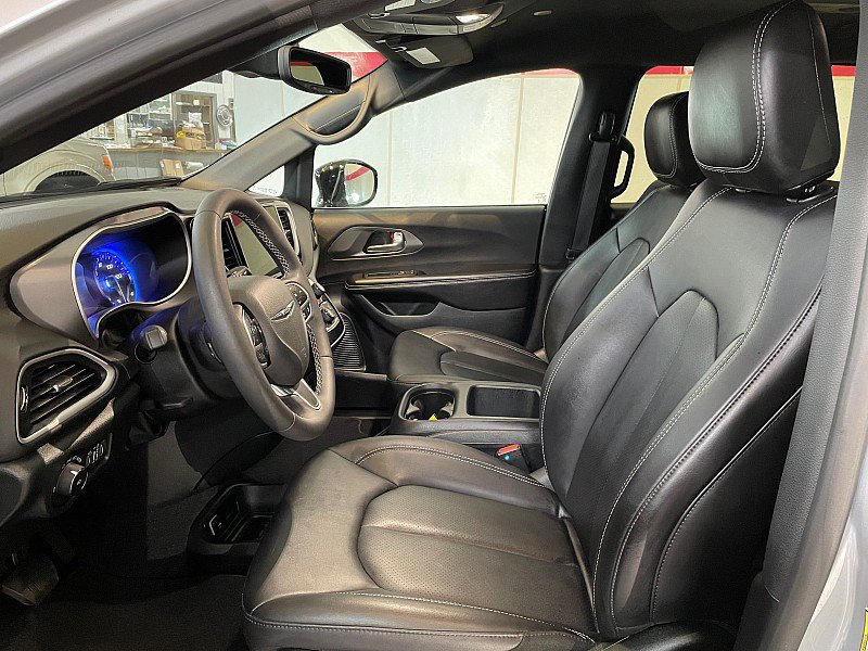 Used 2026 Chrysler Pacifica Select FWD image 10