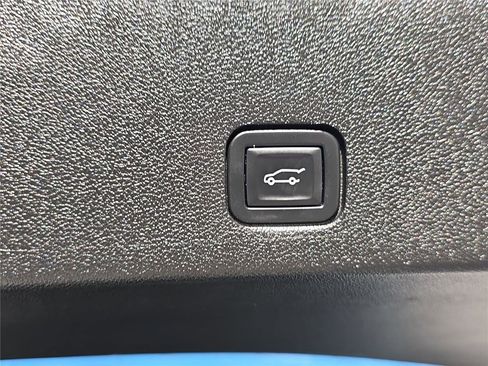 Used 2022 Cadillac XT6 Premium Luxury w/ Technology Package AWD/4WD image 29