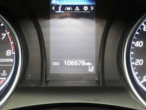 Used 2018 Toyota Camry SE image 13