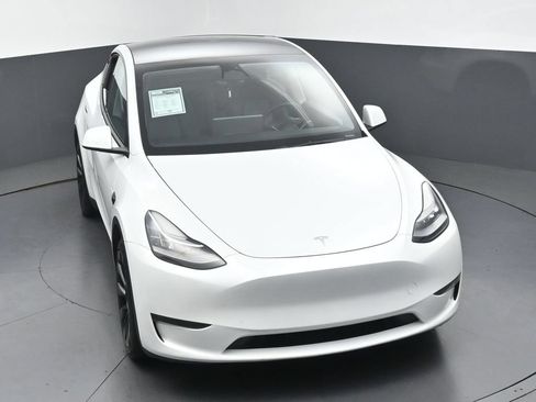 Used 2023 Tesla Model Y Long Range AWD/4WD image 39
