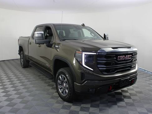 Used 2024 GMC Sierra 1500 AT4 w/ Technology Package AWD/4WD image 31