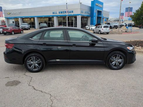 Used 2024 Volkswagen Jetta SE image 9
