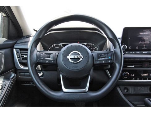 Used 2024 Nissan Rogue SV AWD/4WD image 15